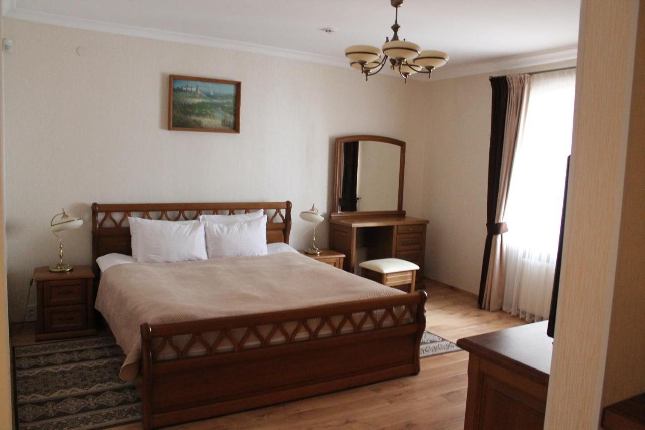 Spadok Hotel Kamianets-Podilskyi Luaran gambar