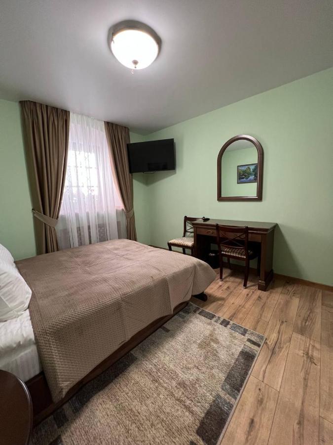 Spadok Hotel Kamianets-Podilskyi Luaran gambar