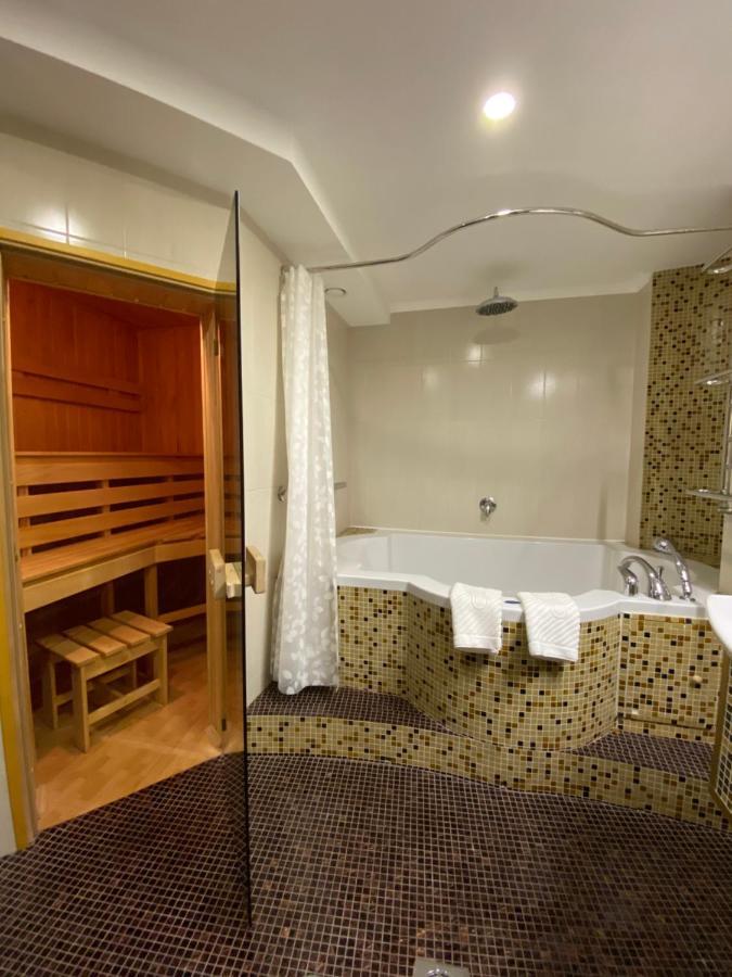 Spadok Hotel Kamianets-Podilskyi Luaran gambar