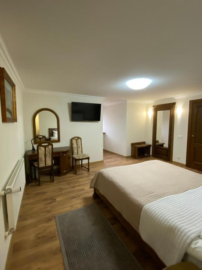 Spadok Hotel Kamianets-Podilskyi Luaran gambar